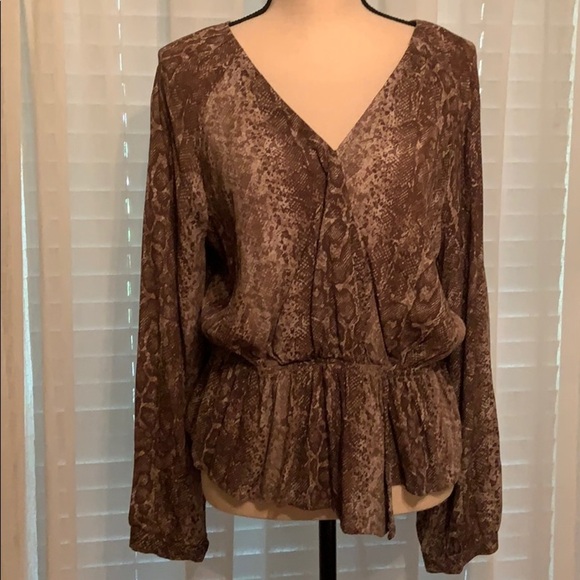 26. Skies are Blue Printed Blouse - Picture 1 of 3